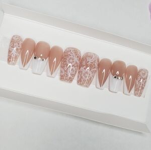 Bride to Be press on nail set